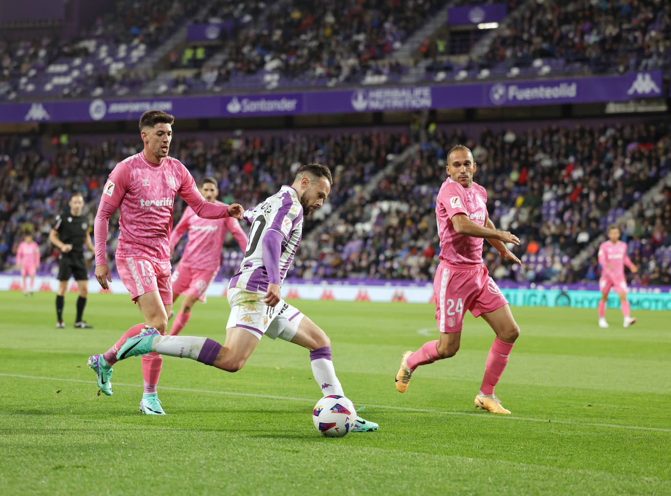 El partido entre el Real Valladolid y el Tenerife, en imágenes