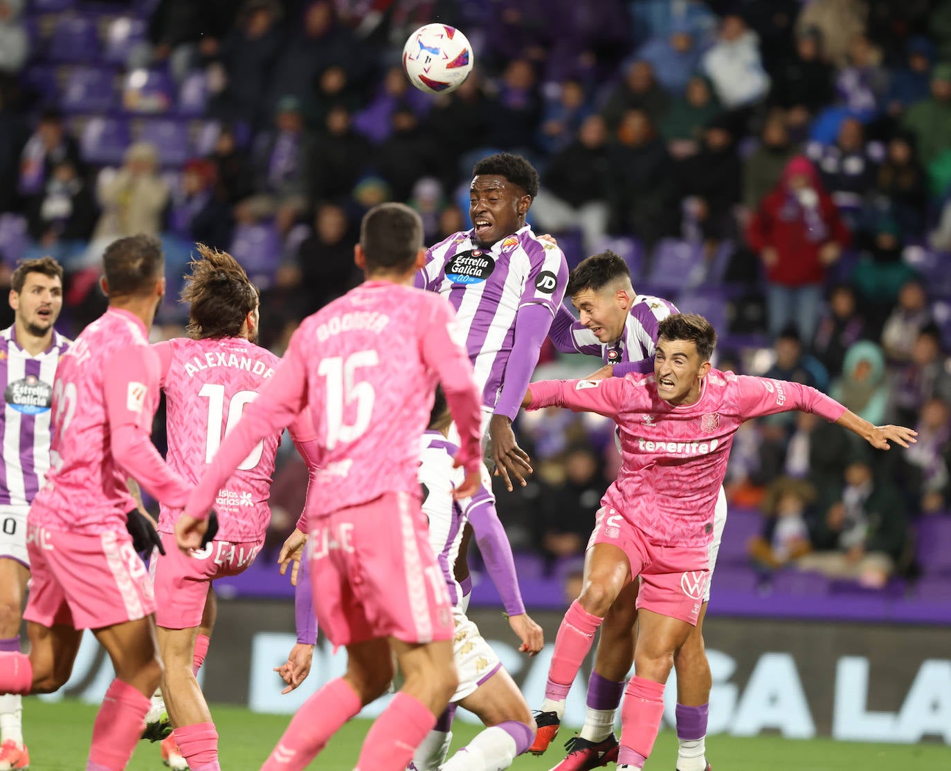 El partido entre el Real Valladolid y el Tenerife, en imágenes