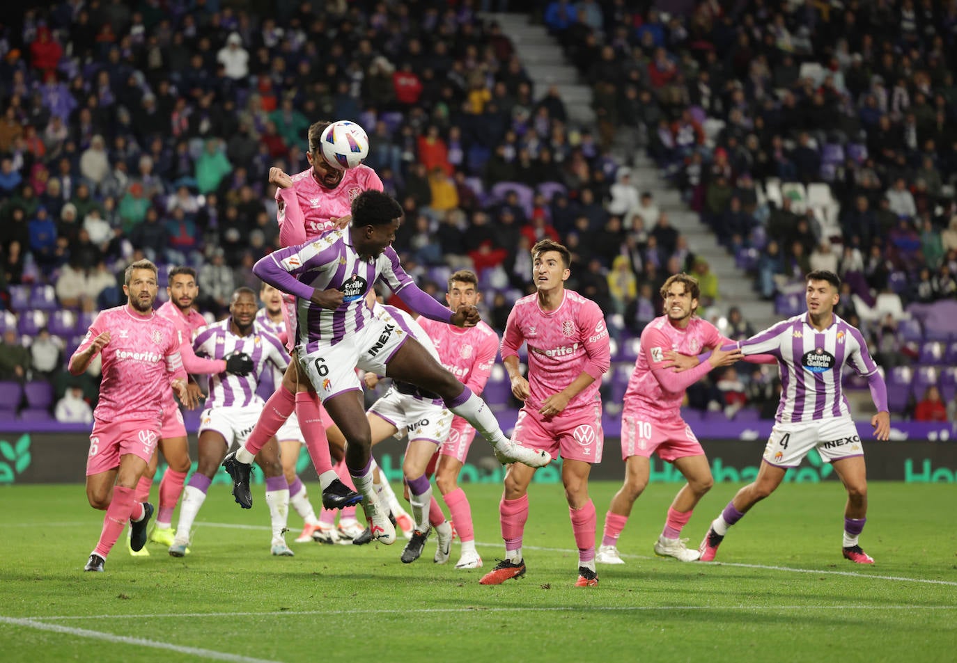 El partido entre el Real Valladolid y el Tenerife, en imágenes