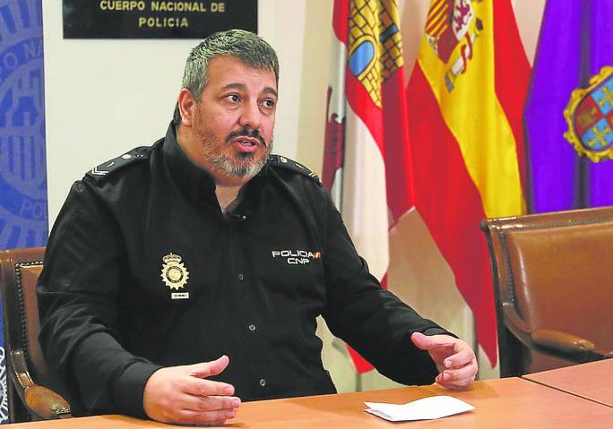 Alejandro de la Gala, policía de delitos tecnológicos.