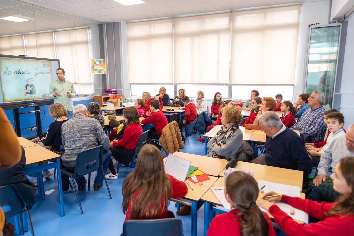 Los alumnos de La Salle culminan un proyecto sobre historia con sus abuelos