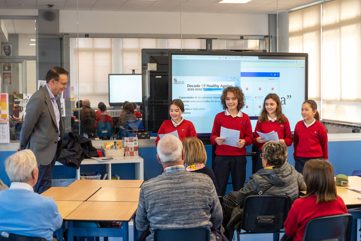 Los alumnos de La Salle culminan un proyecto sobre historia con sus abuelos