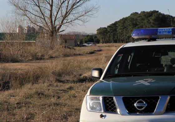 Guardia Civil en un campo segoviano.