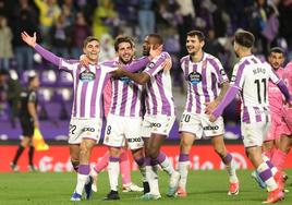 Lucas Rosa y Monchu celebran el segundo tanto que cerró el partido.