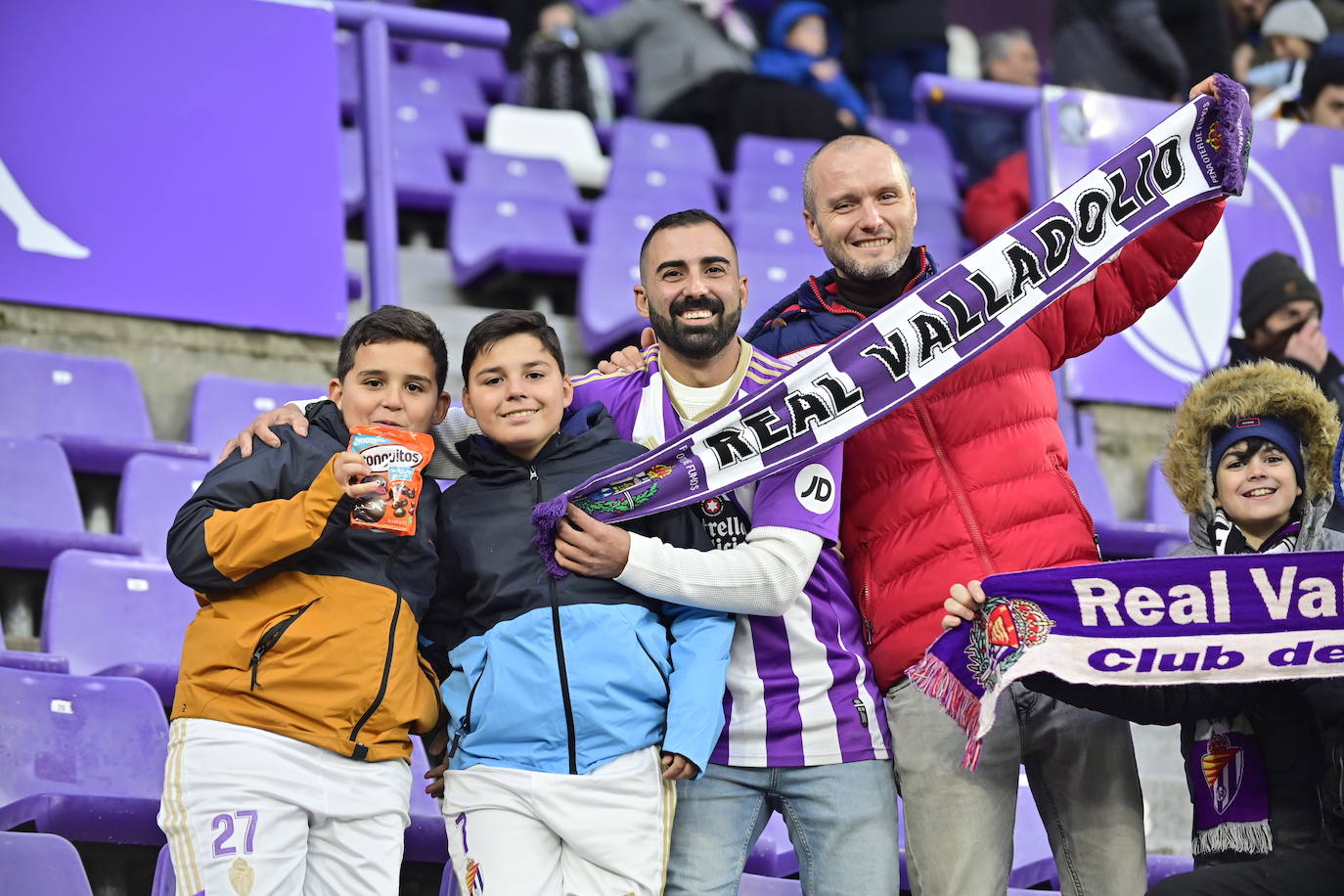 Búscate en la grada del estadio José Zorrilla (1/4)