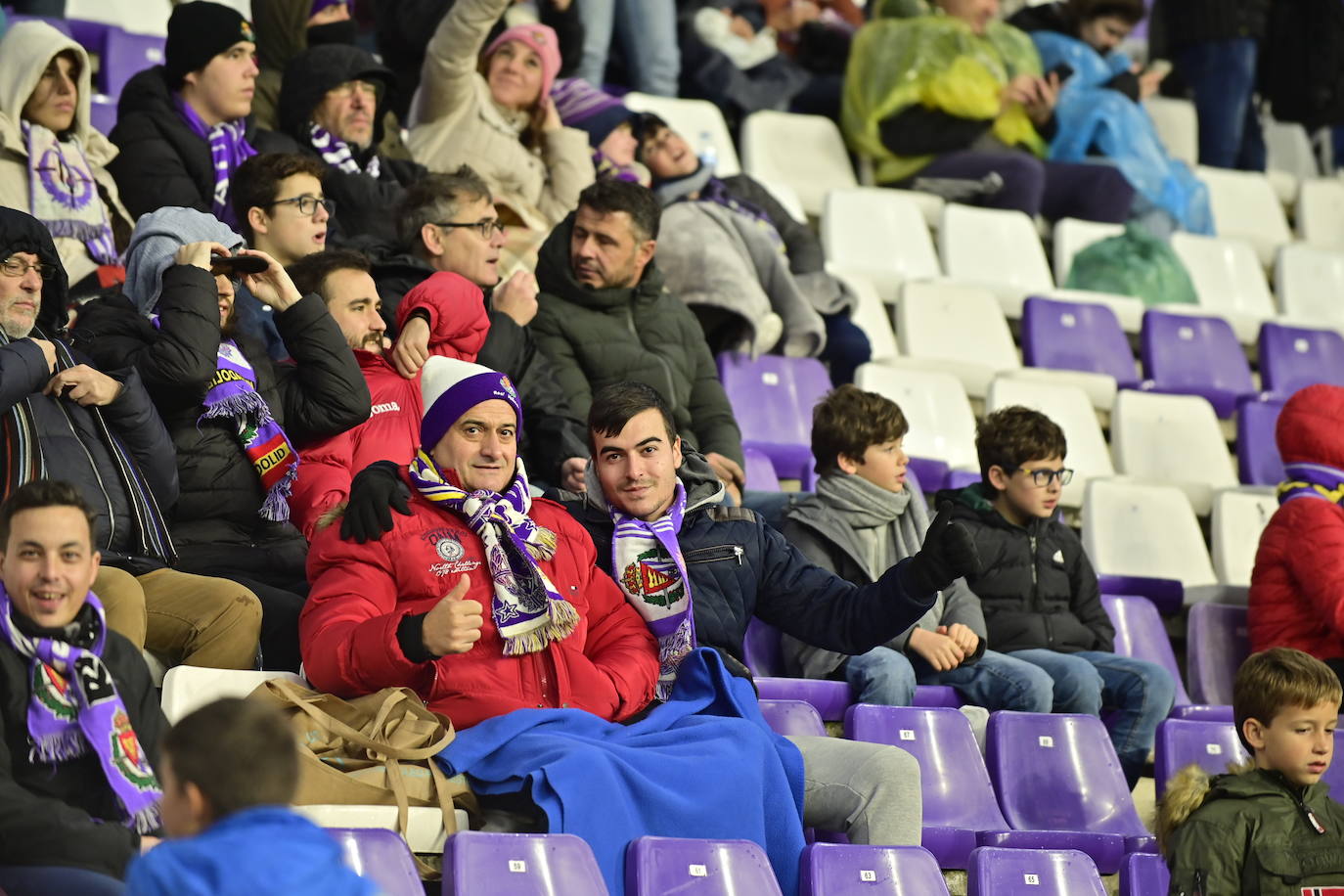 Búscate en la grada del estadio José Zorrilla (1/4)