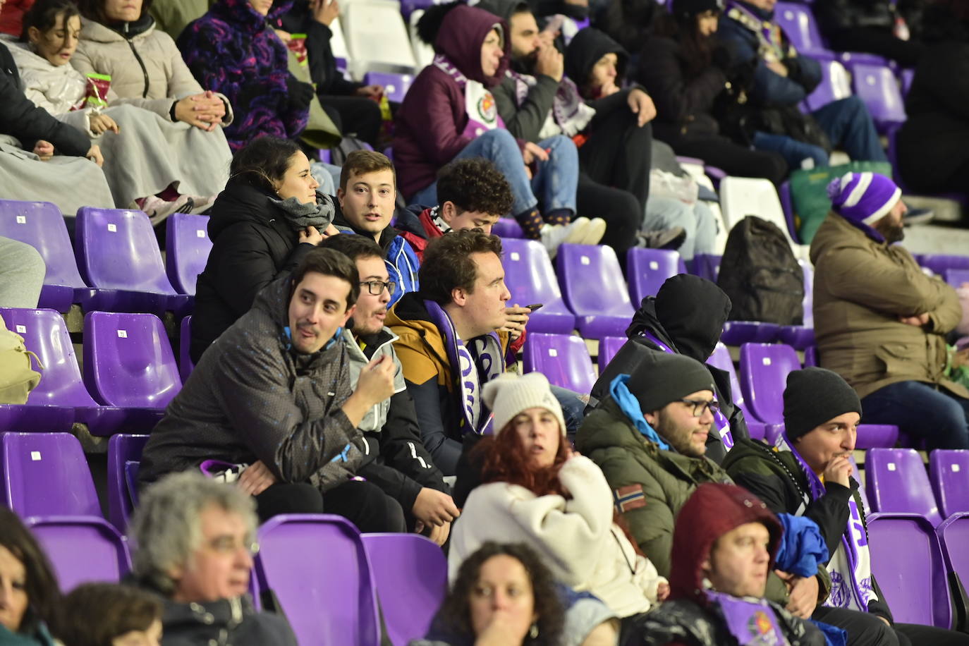 Búscate en la grada del estadio José Zorrilla (1/4)