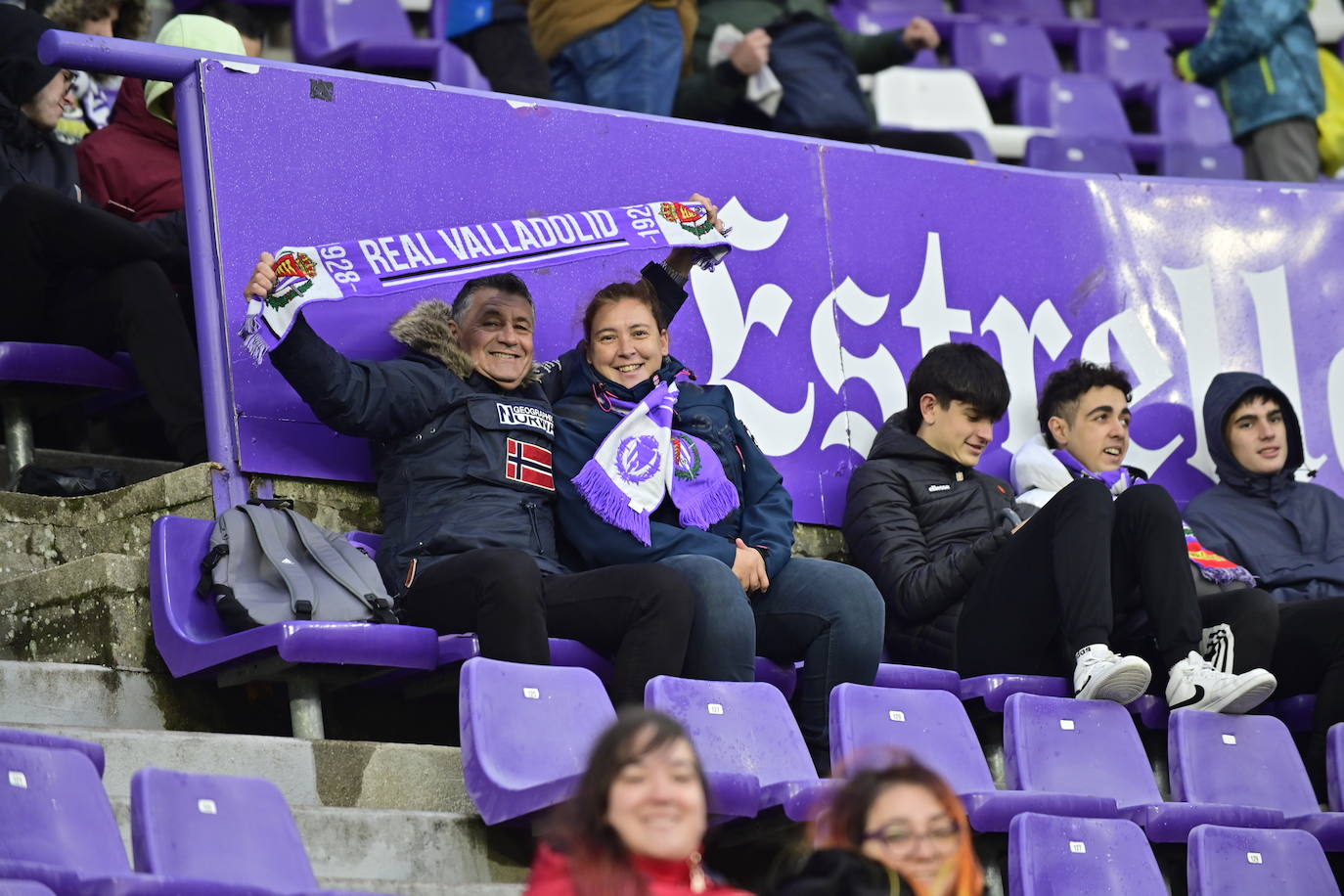 Búscate en la grada del estadio José Zorrilla (1/4)