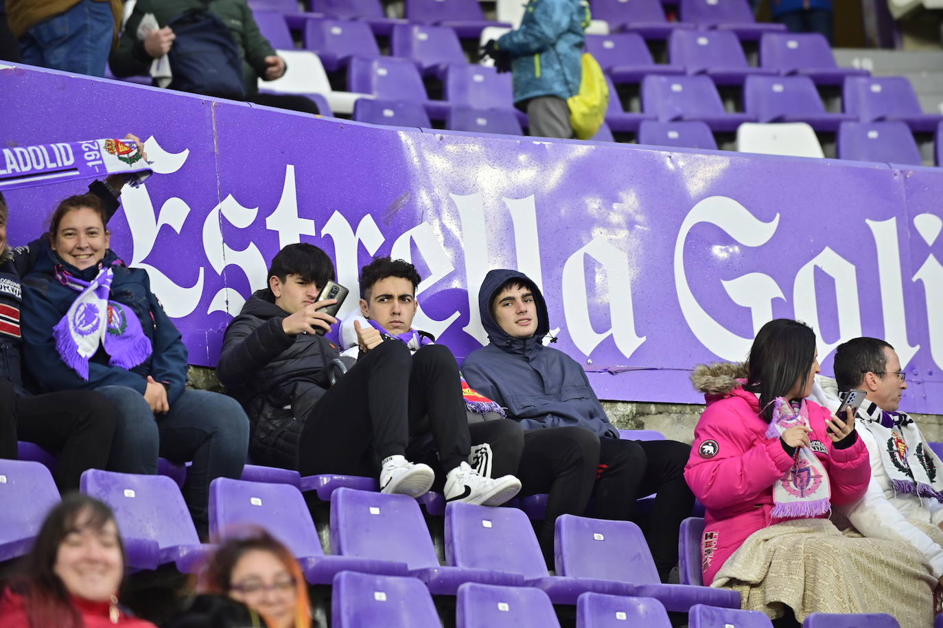 Búscate en la grada del estadio José Zorrilla (2/4)