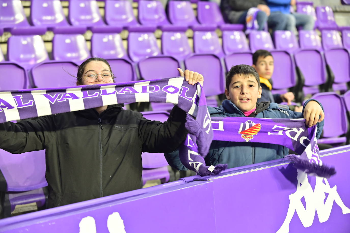 Búscate en la grada del estadio José Zorrilla (2/4)