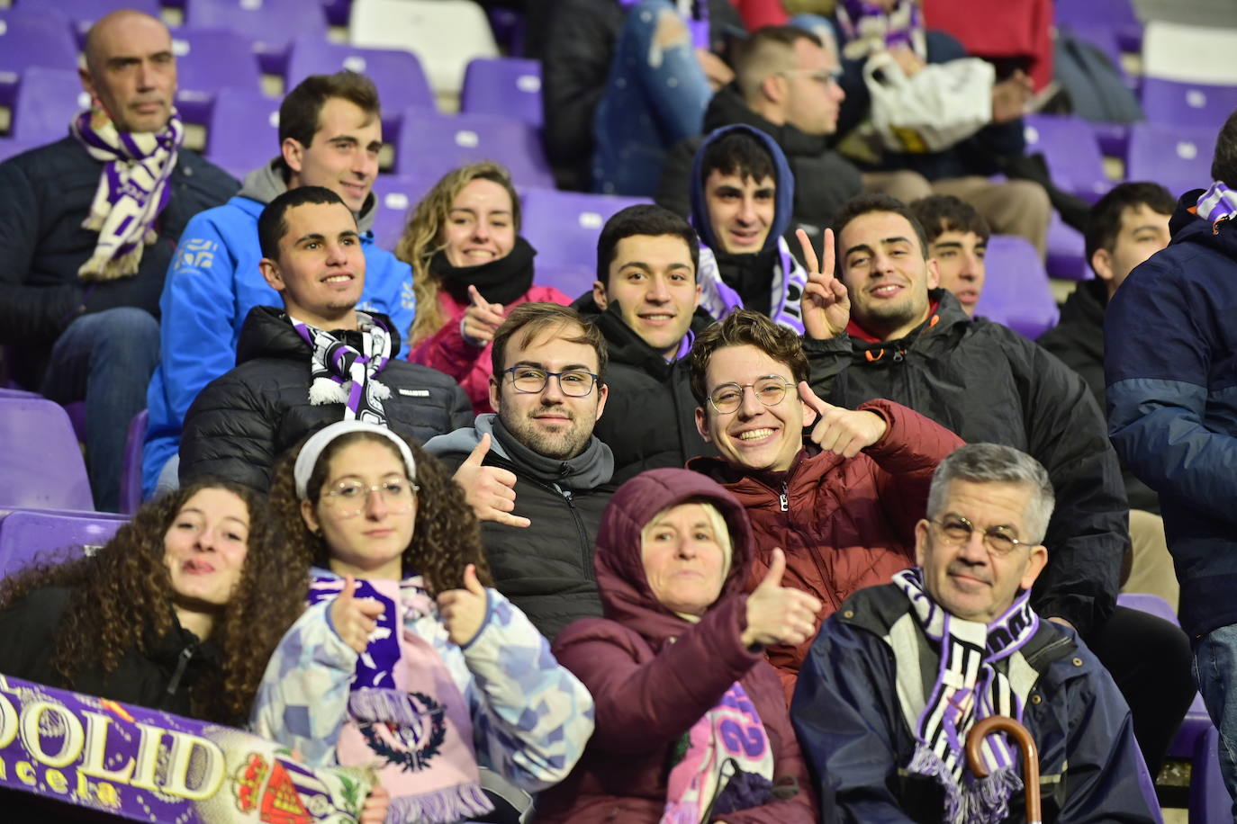 Búscate en la grada del estadio José Zorrilla (2/4)