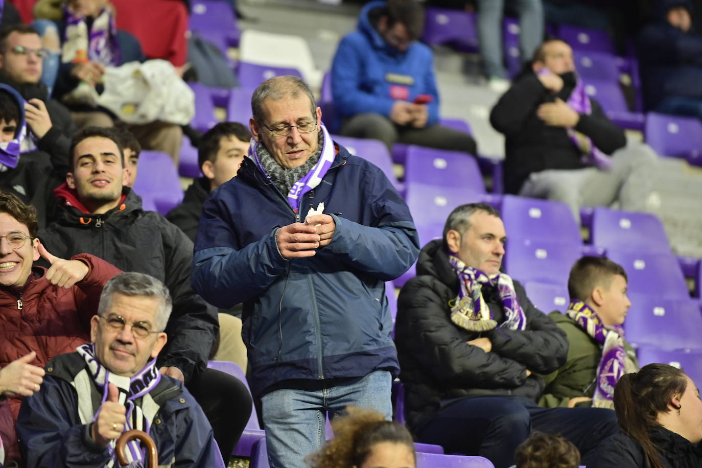 Búscate en la grada del estadio José Zorrilla (2/4)