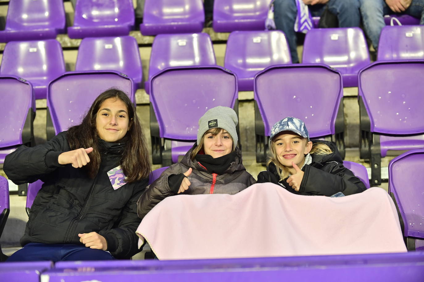 Búscate en la grada del estadio José Zorrilla (2/4)