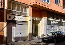 Portal de la calle Doctor Díaz Caneja en el que ha habido un registro.