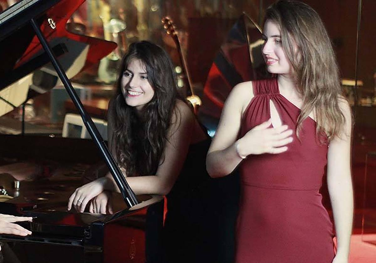 Ariadna Moraleda y Marta Roca, soprano y mezzosoprano.