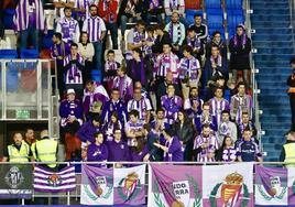 Los aficionados del Pucela desplazados a Ipurua para el partido frente al Eibar.