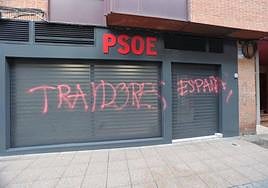 Pintadas en la sede del PSOE.