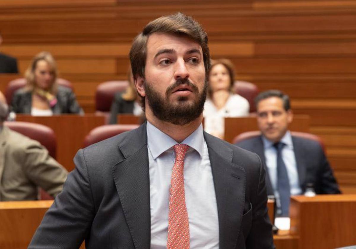 Juan García-Gallardo, dando explicaciones esta semana sobre el supuesto gesto de una felación a dos procuradoras socialistas.