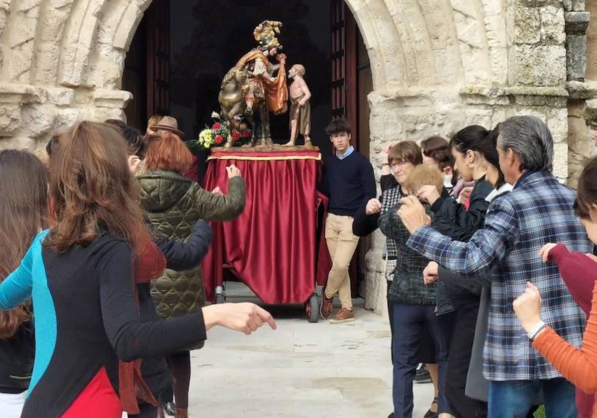 Cogeces de Íscar honra a San Martín con misa, procesión y refresco popular