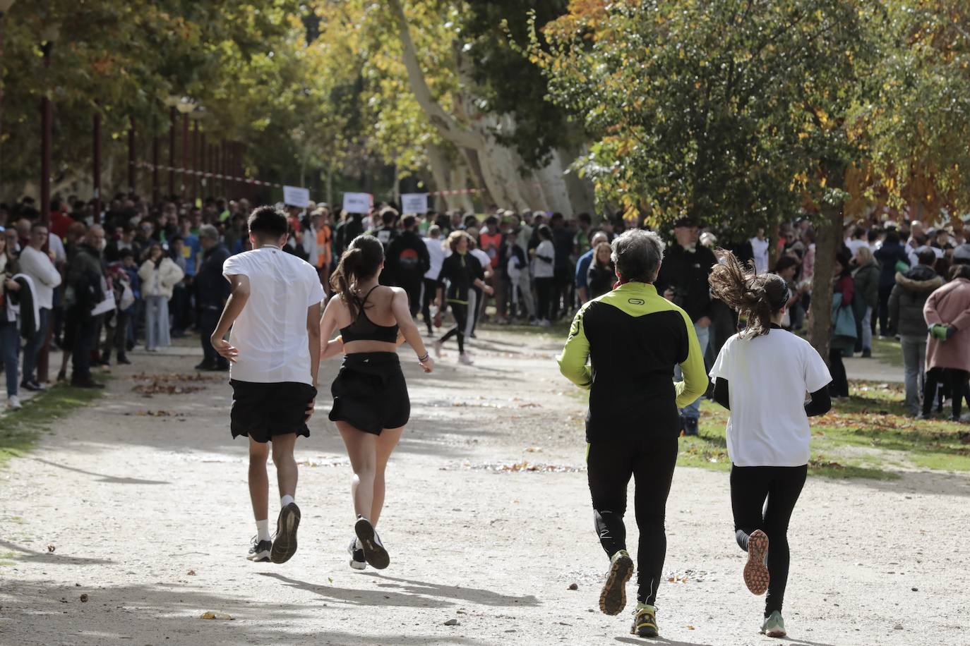 Alumnos, padres y profesores corren en Rio Running