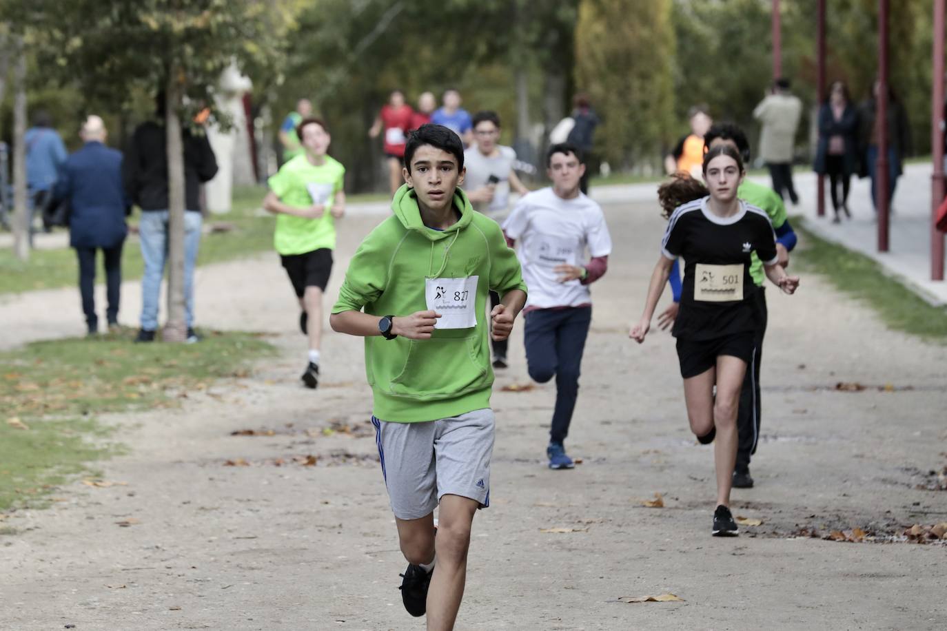 Alumnos, padres y profesores corren en Rio Running