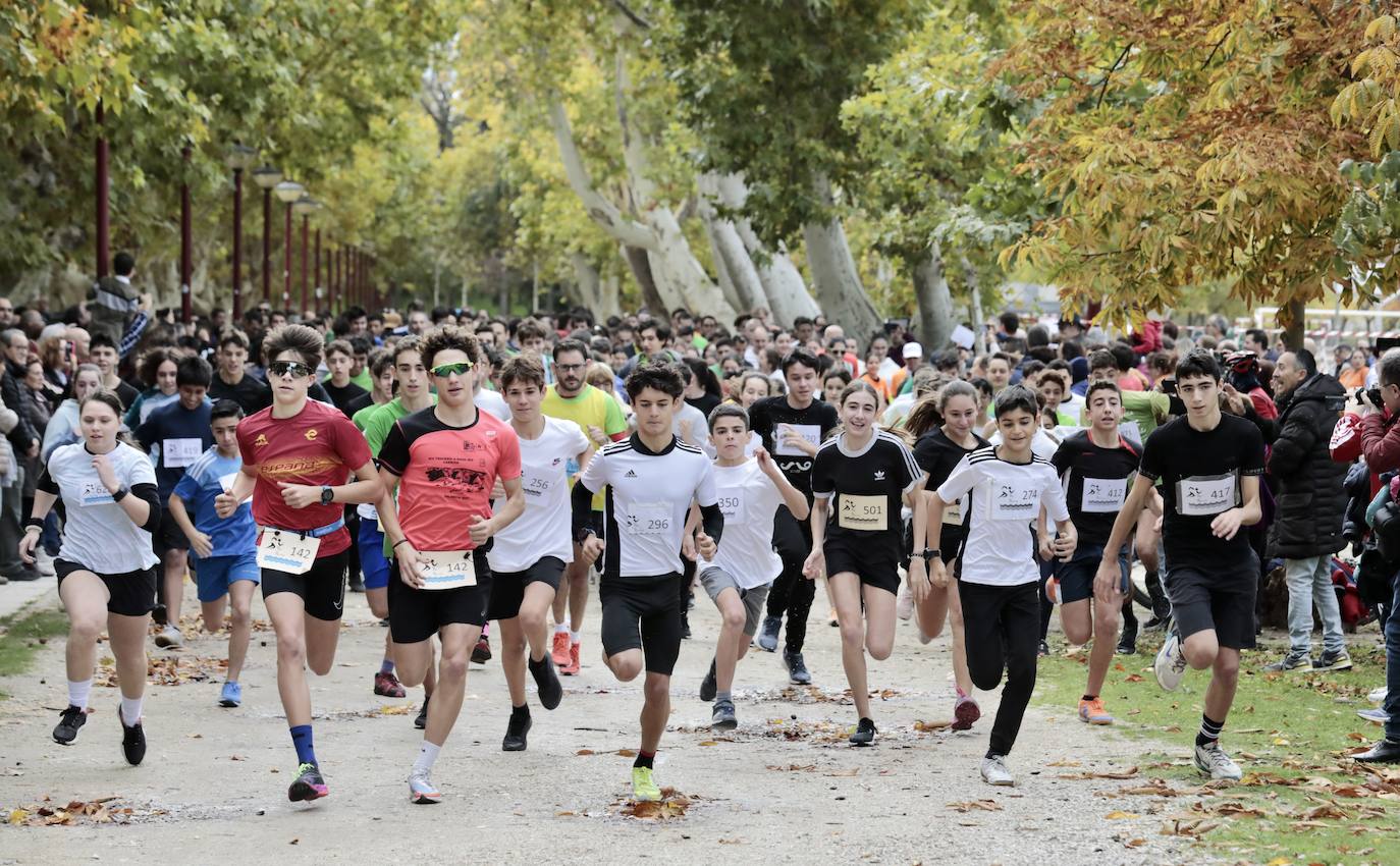 Alumnos, padres y profesores corren en Rio Running