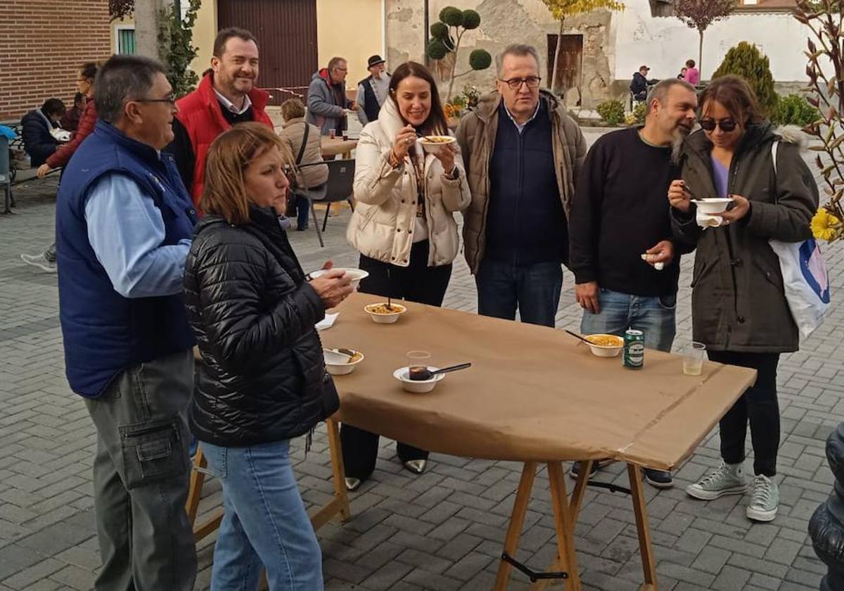 Algunos asistentes a la Fiesta de Otoño de Hornillos de Eresma.