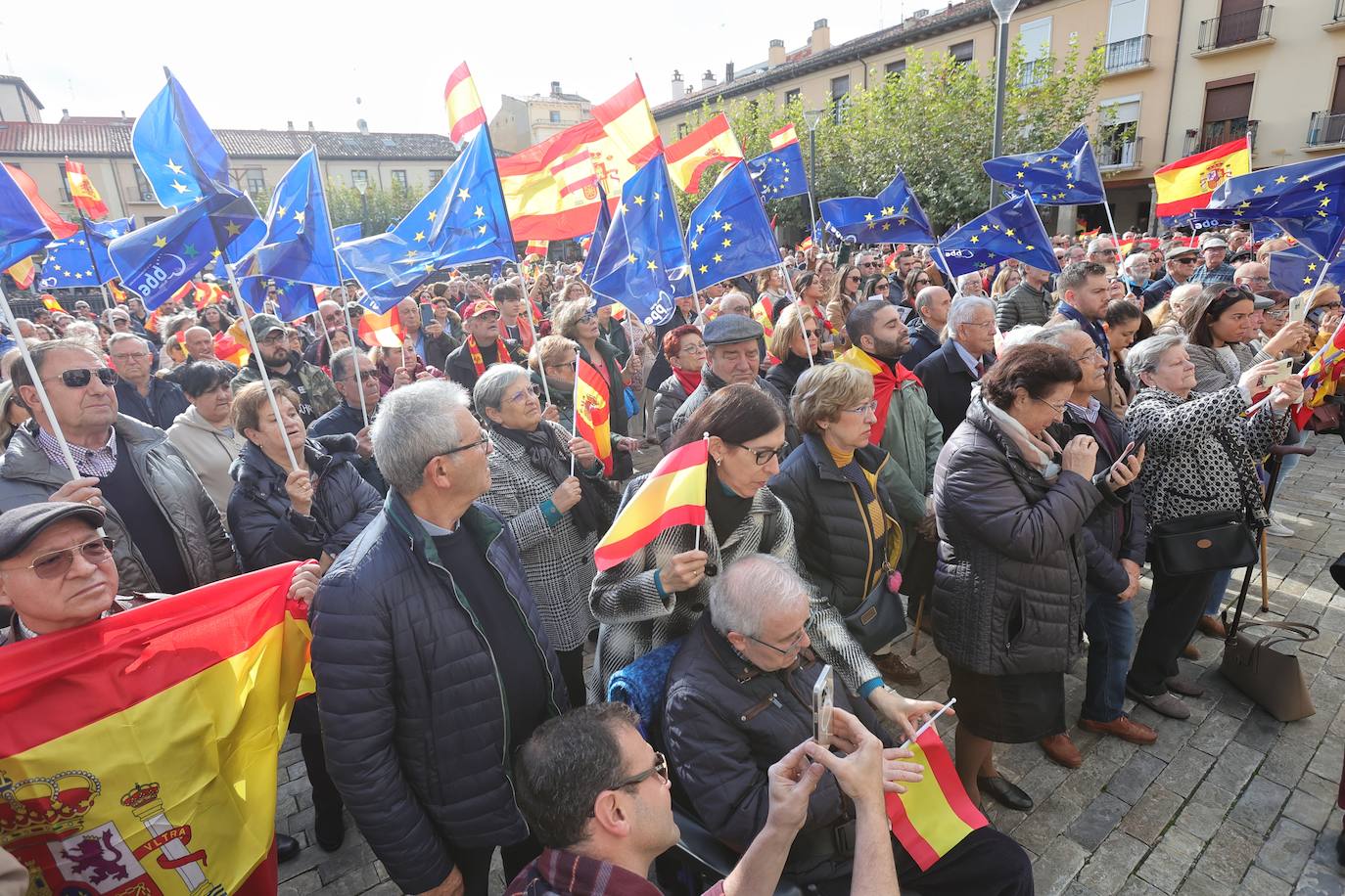 Los palentinos claman contra la amnistía en la Plaza Mayor