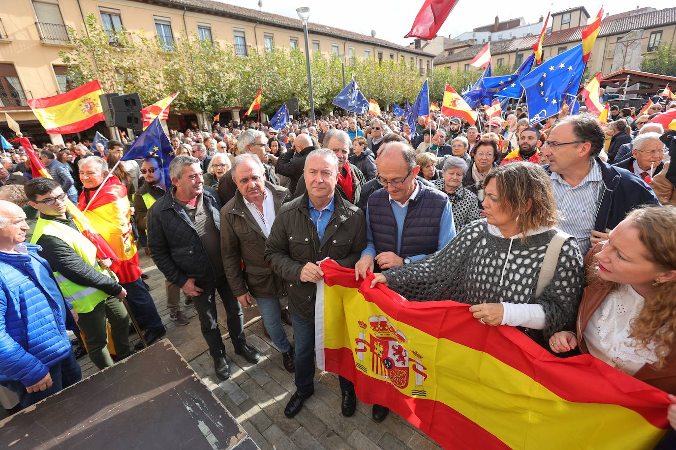 Los palentinos claman contra la amnistía en la Plaza Mayor