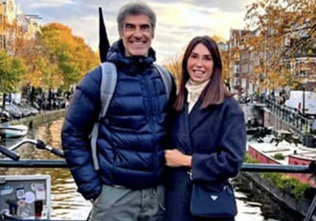 Jorge Fernández con Nora Arístegui, en Amsterdam.