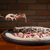 Pizza dulce con fresas