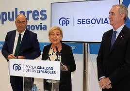 Paloma Sanz, junto a Miguel Ángel de Vicente y José Mazarías.