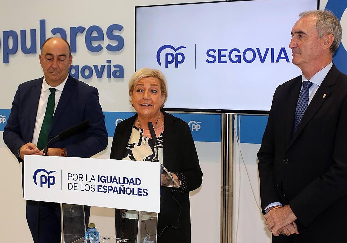 Paloma Sanz, junto a Miguel Ángel de Vicente y José Mazarías.