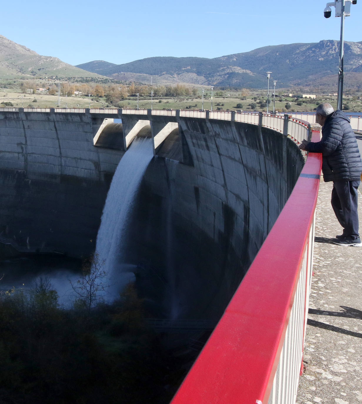 El embalse del Pontón Alto, al cien por cien de su capacidad, en imágenes