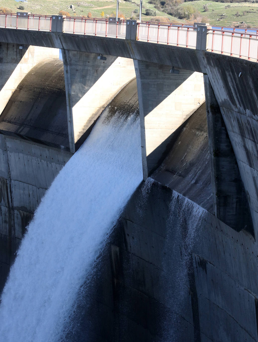 El embalse del Pontón Alto, al cien por cien de su capacidad, en imágenes