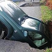 «Mi hijo fue a apartar su coche y se le hundió la mitad»