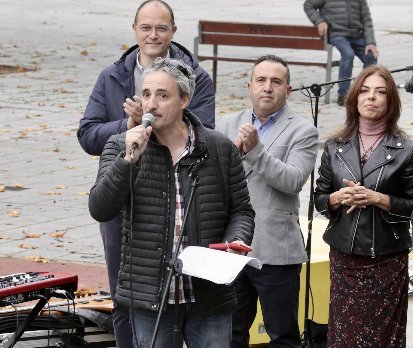 La Plaza Biólogo José Antonio Valverde acoge una actividad artística con muralistas y artistas