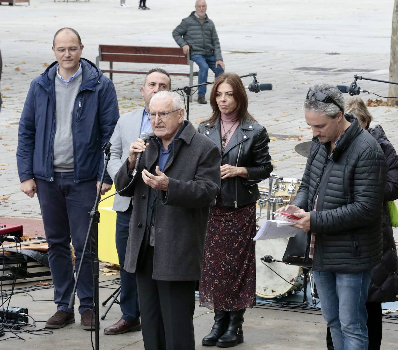 La Plaza Biólogo José Antonio Valverde acoge una actividad artística con muralistas y artistas