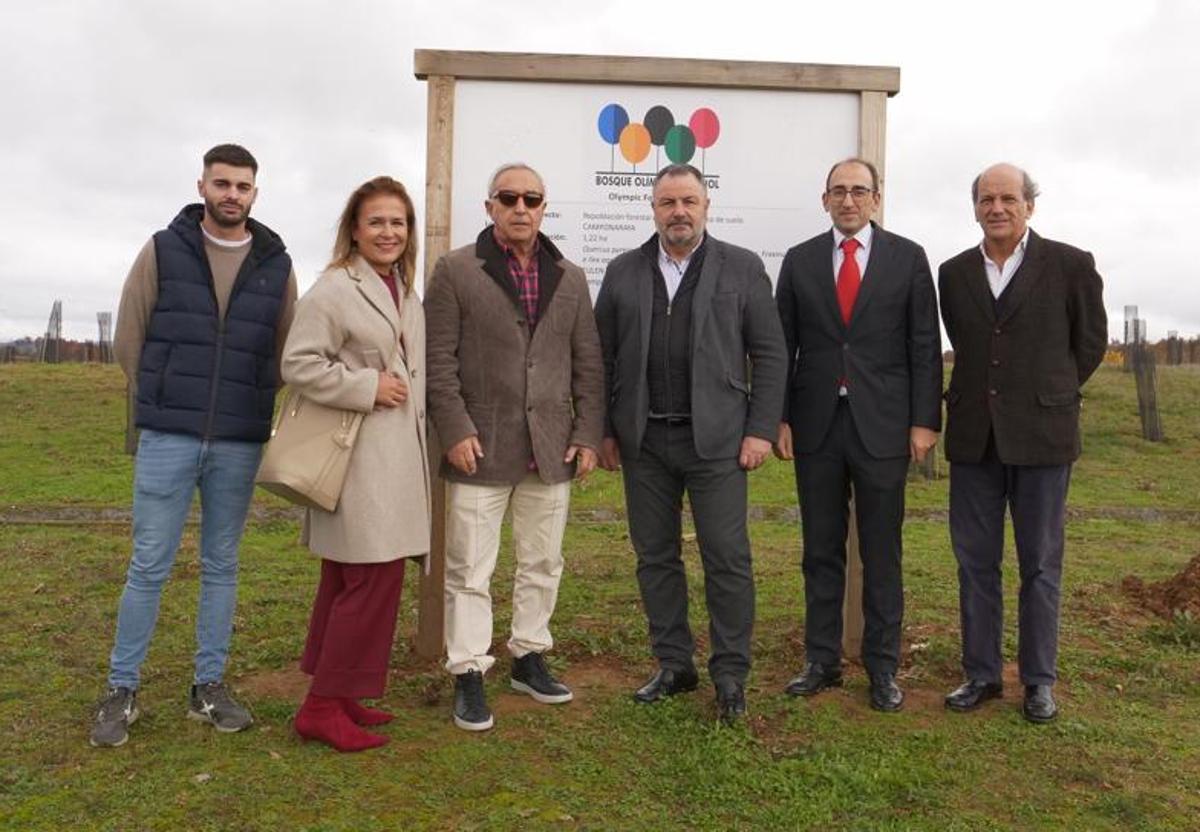 Alejandro Blanco (COE), en el centro, durante el acto celebrado en Camponaraya.