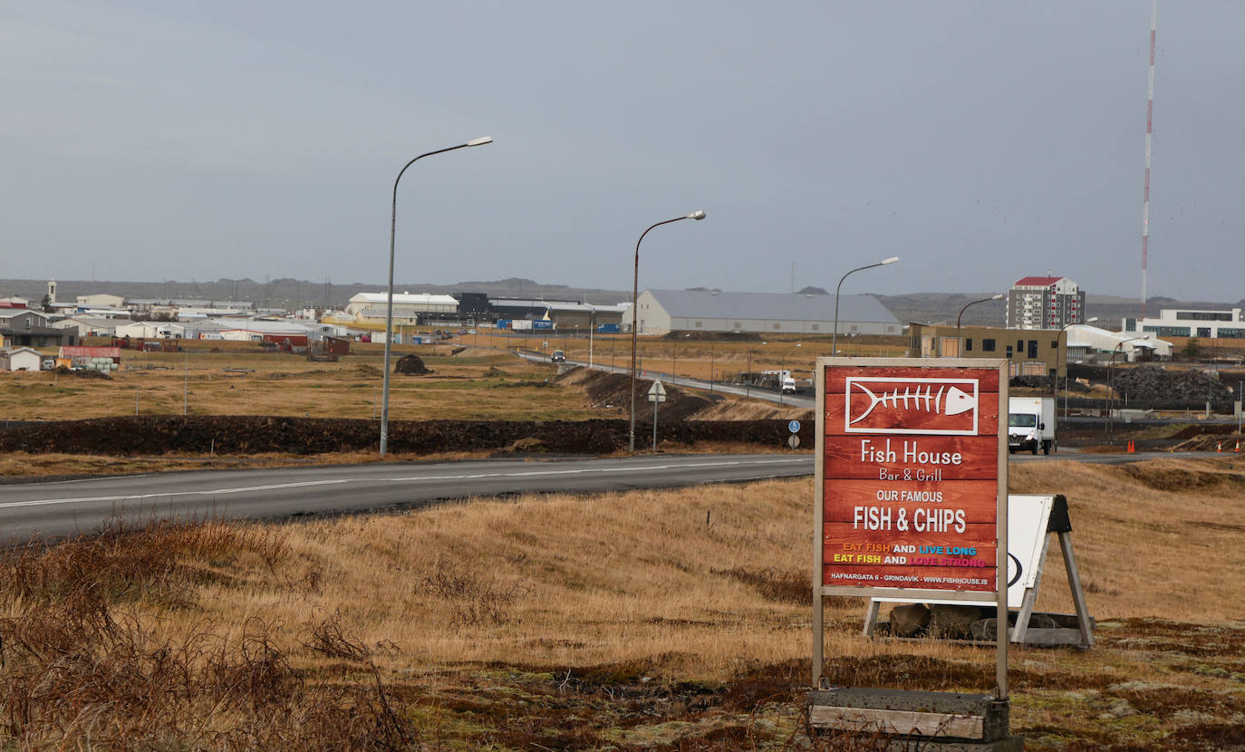 Una grieta de kilómetros en Grindavik, Islandia
