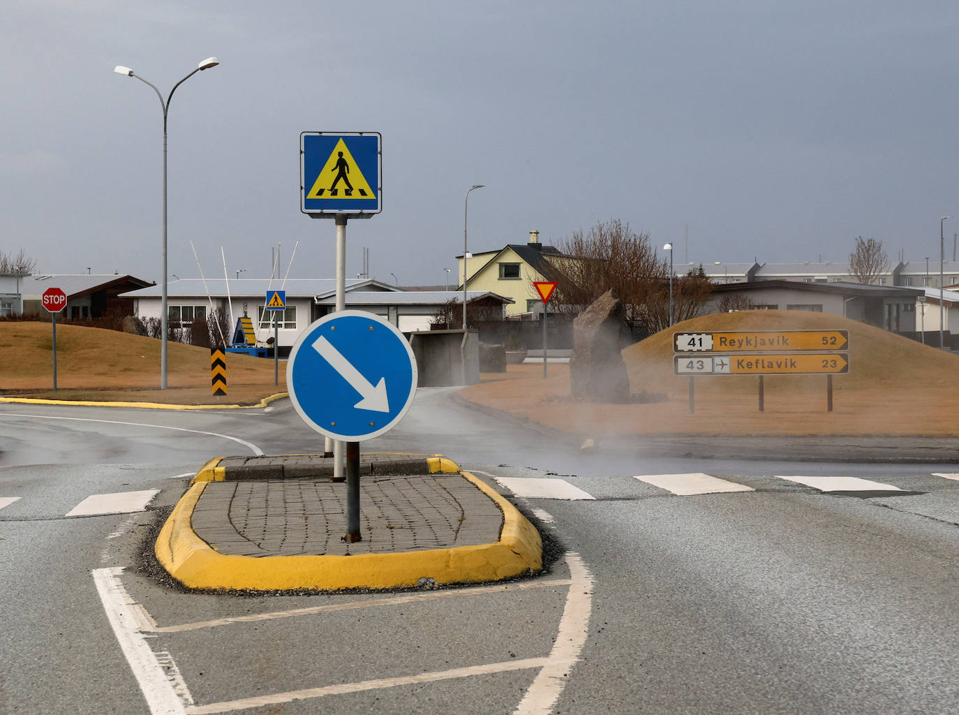 Una grieta de kilómetros en Grindavik, Islandia