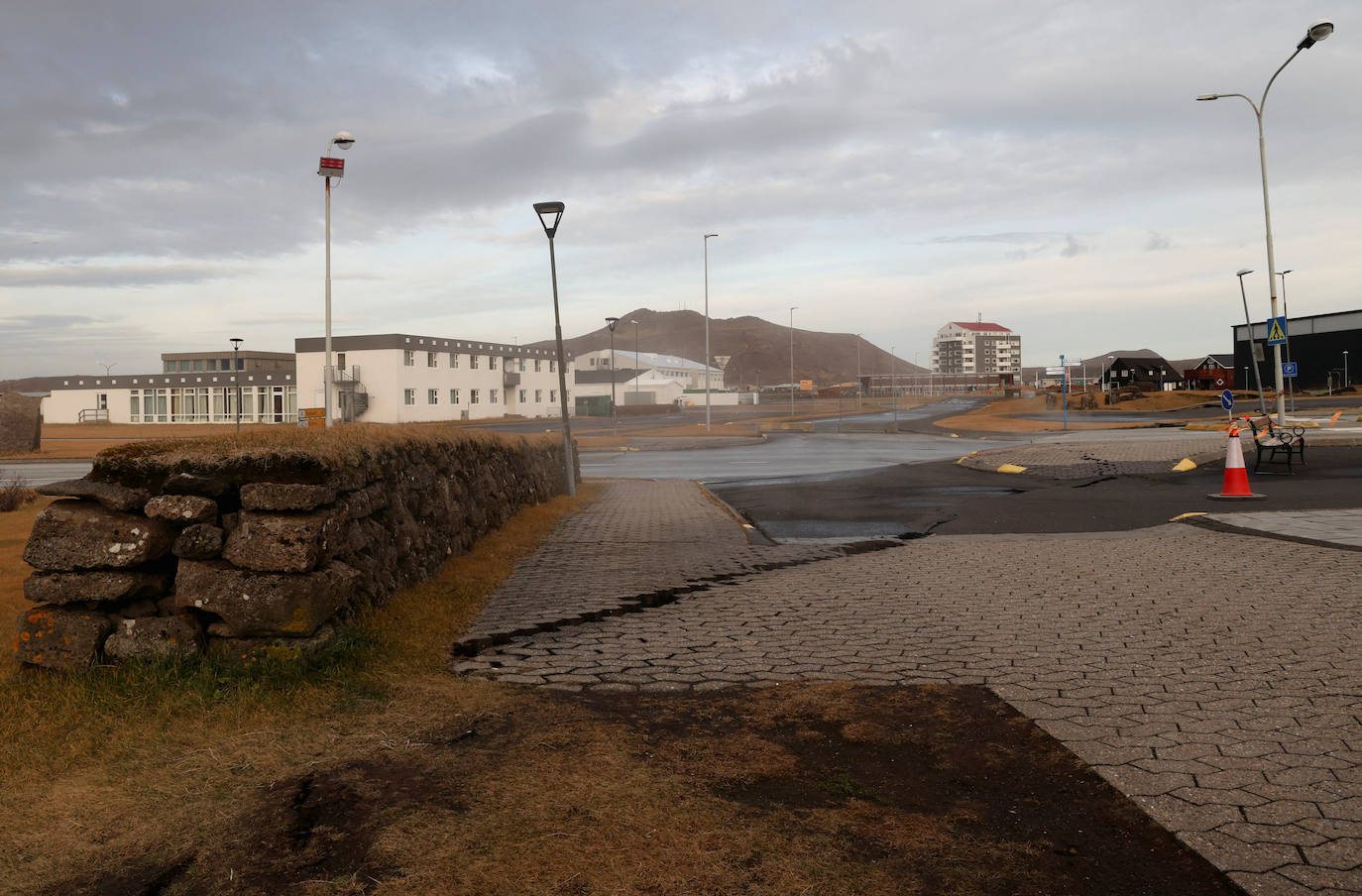 Una grieta de kilómetros en Grindavik, Islandia