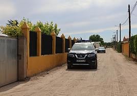 Inmediaciones del chalé en la urbanización Las Salinas donde falleció el hombre.