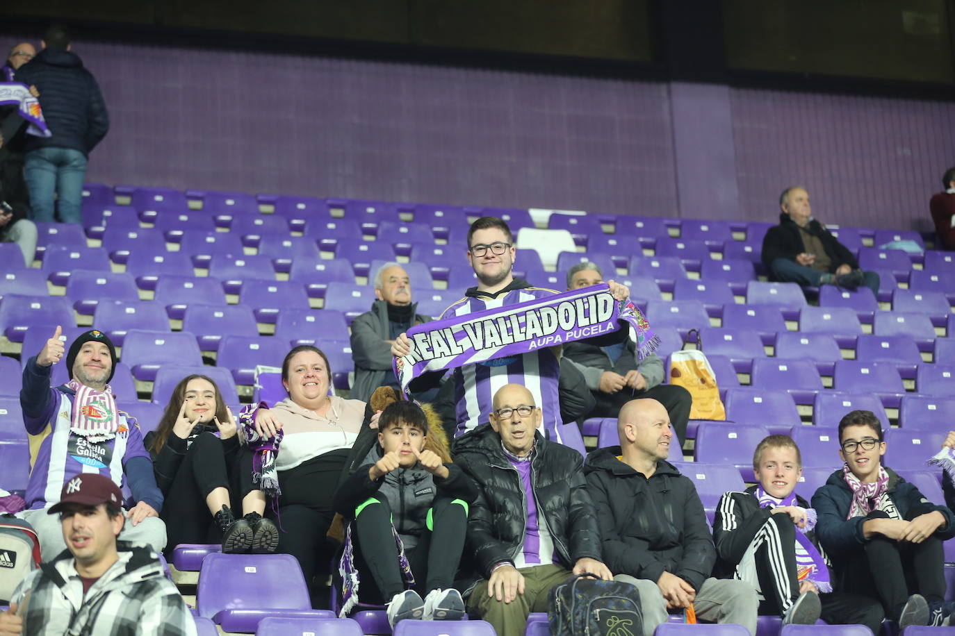 Búscate en las gradas del Estadio José Zorrilla (1 de 3)