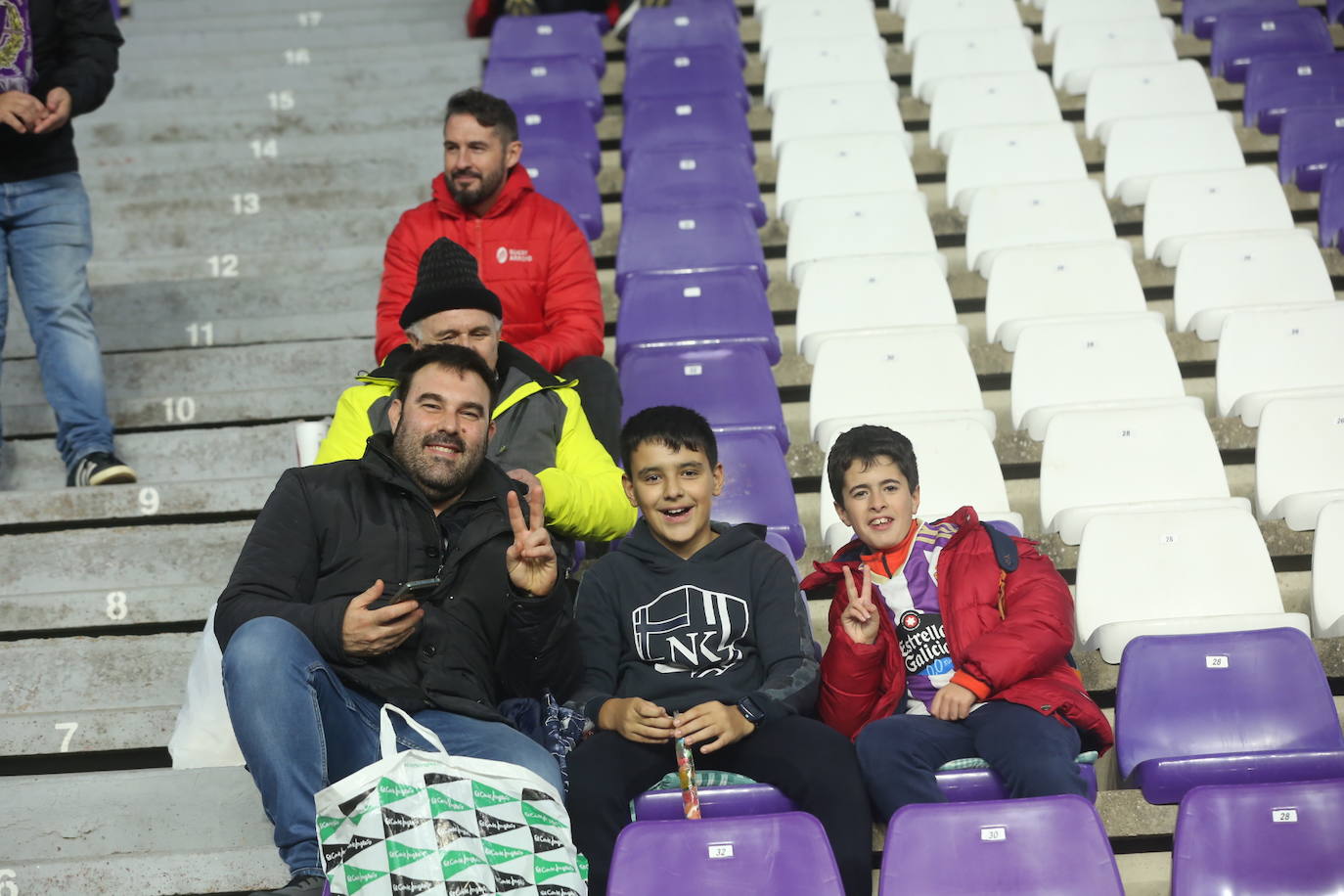 Búscate en las gradas del Estadio José Zorrilla (2 de 3)