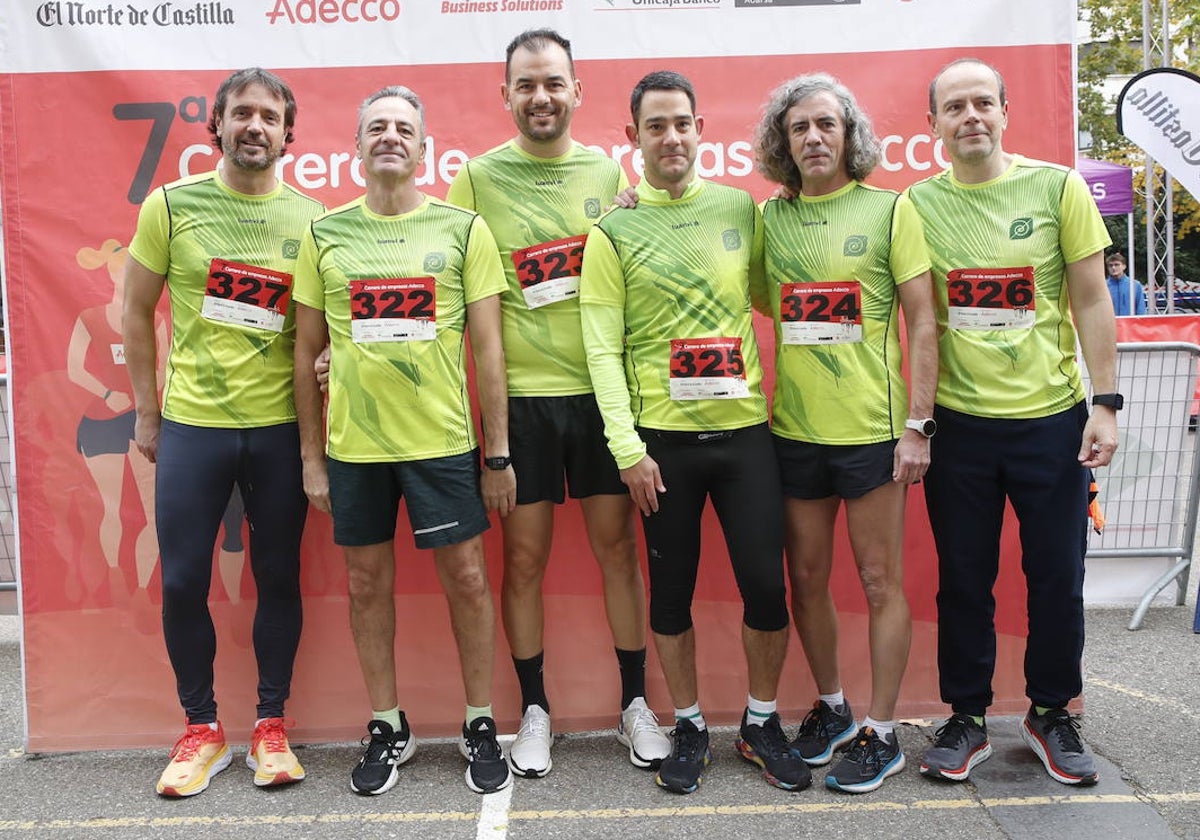 En imágenes, los equipos participantes en la VII Carrera de Empresa Adecco (4/13)