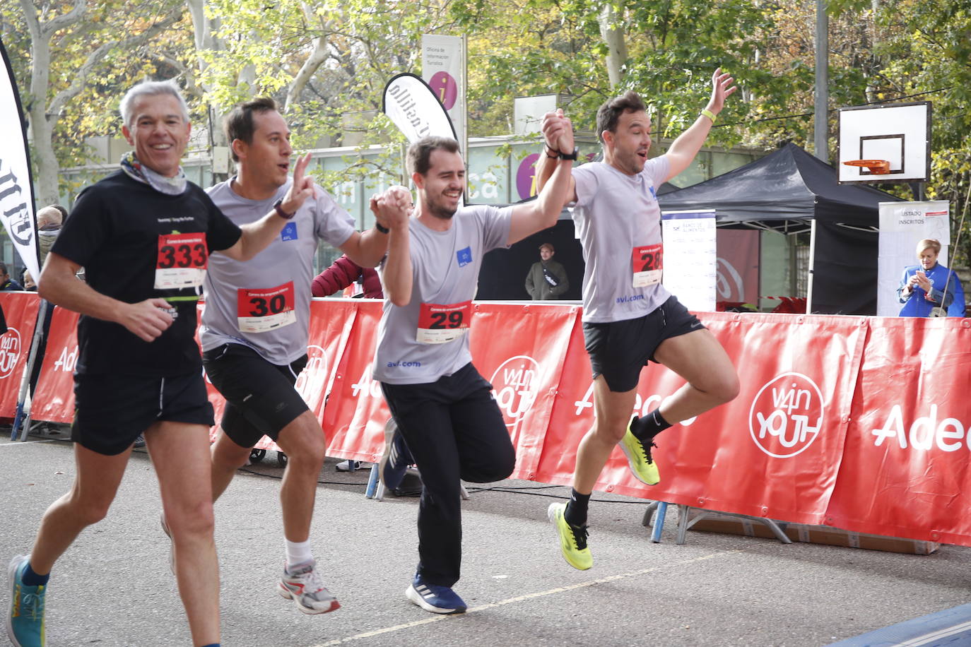 En imágenes, los equipos participantes en la VII Carrera de Empresa Adecco (8/13)