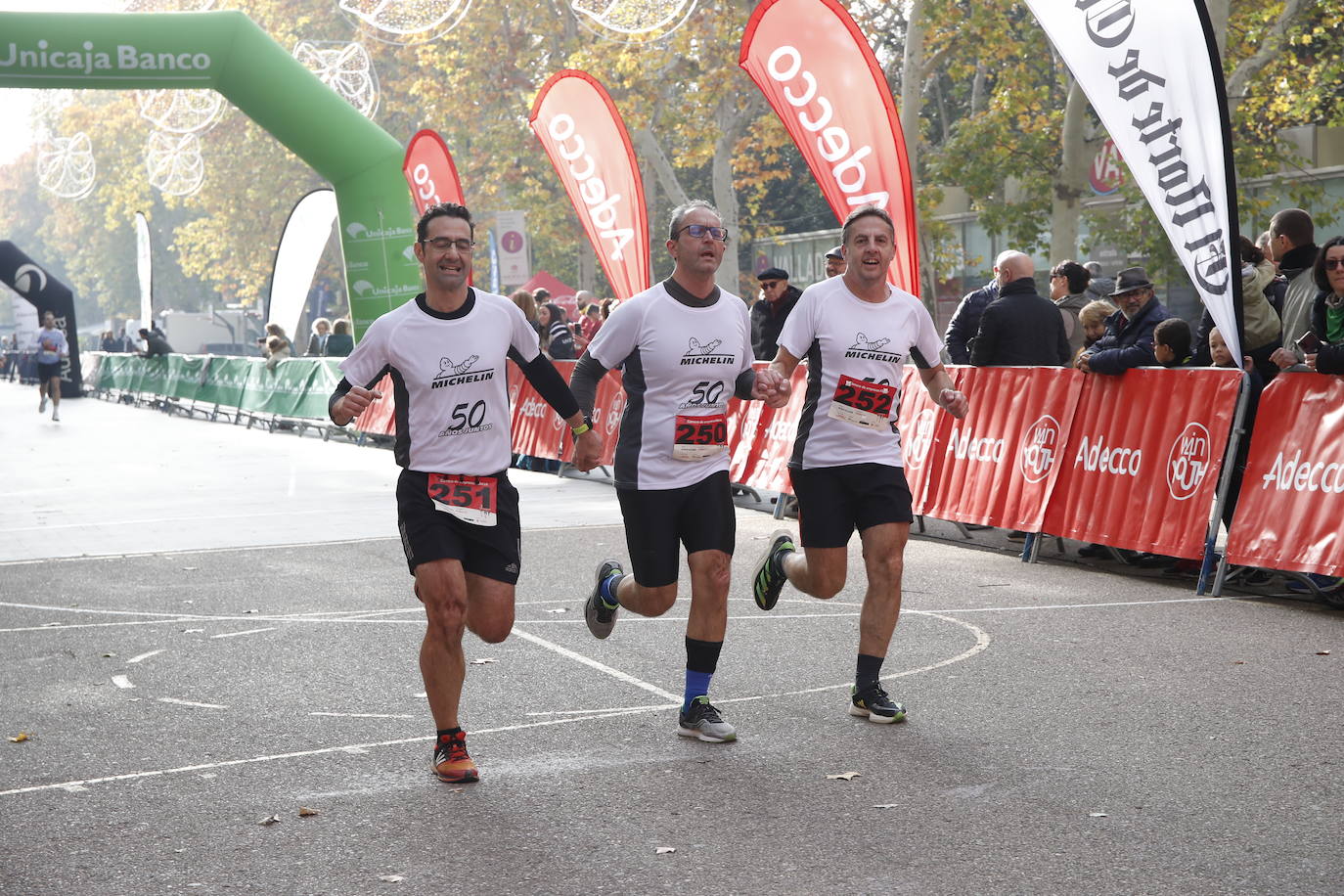 En imágenes, los equipos participantes en la VII Carrera de Empresa Adecco (8/13)