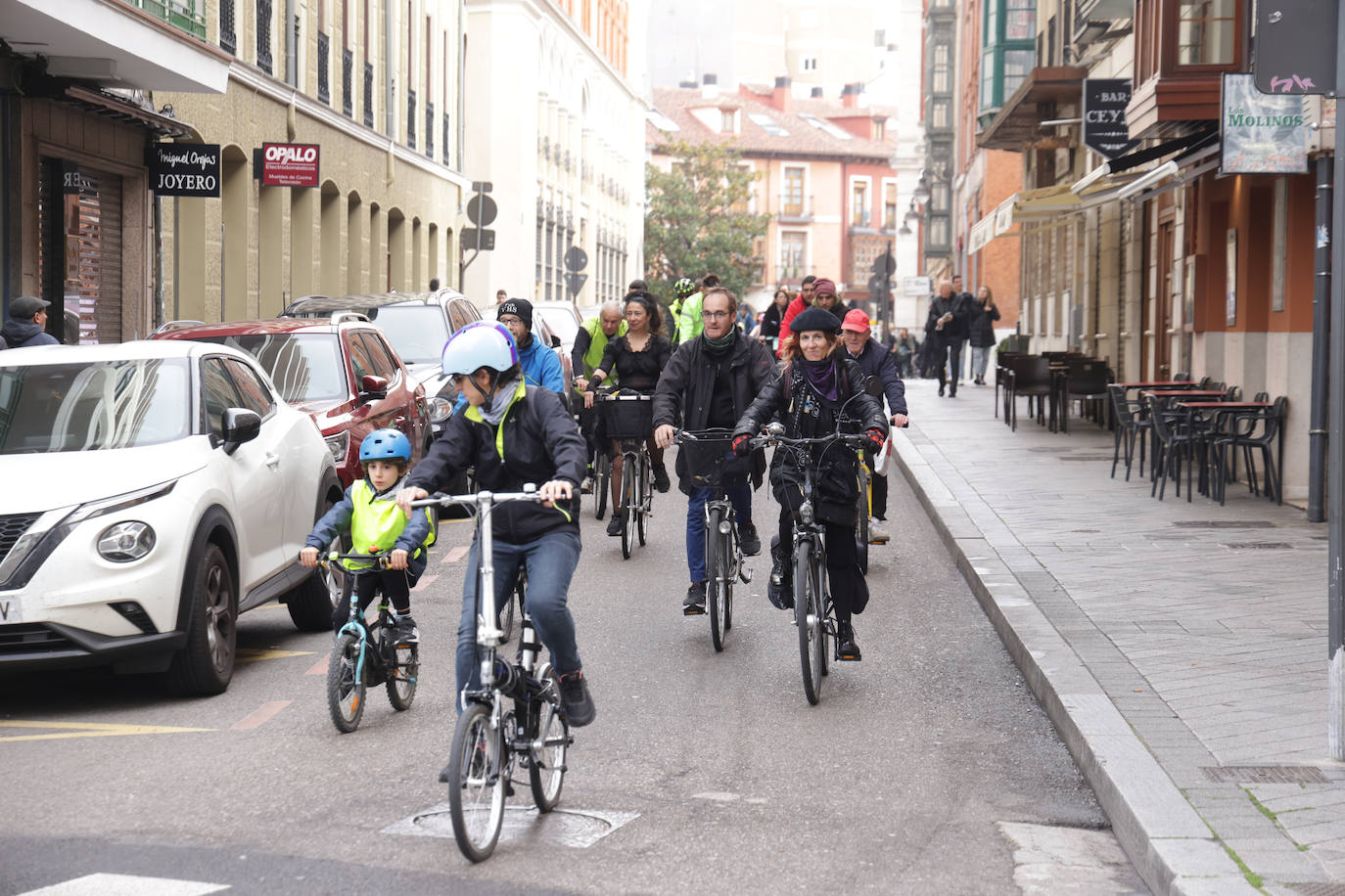 En imágenes, la protesta en bicicleta por la modificación de los carriles bici