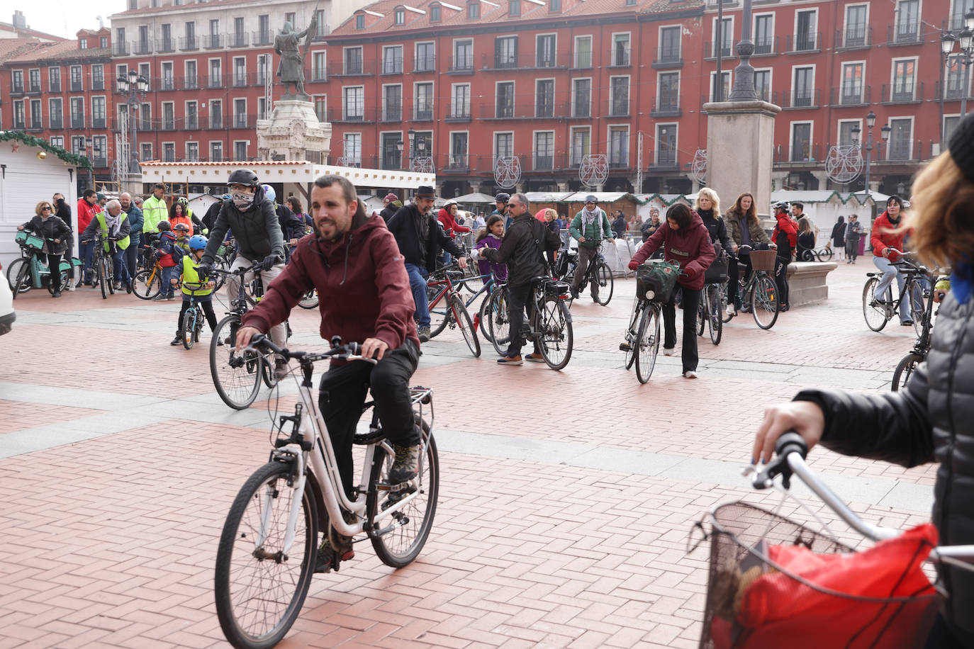 En imágenes, la protesta en bicicleta por la modificación de los carriles bici